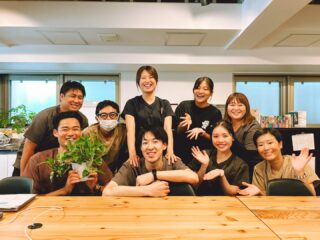 .
エリー鎌倉も8月でオープンから2年
いいメンバーが揃いました

来月から育休に入るのは
当たり前の基準を高めてきた男

笑顔よし
安心して育休いってらっしゃい✌🏽

エリー訪問看護ステーション🛵.
@ellie_nursing
@ellie_staff_shonan

#訪問看護#訪問看護ステーション#在宅医療
#湘南#茅ヶ崎#辻堂#鵠沼#鎌倉#寒川